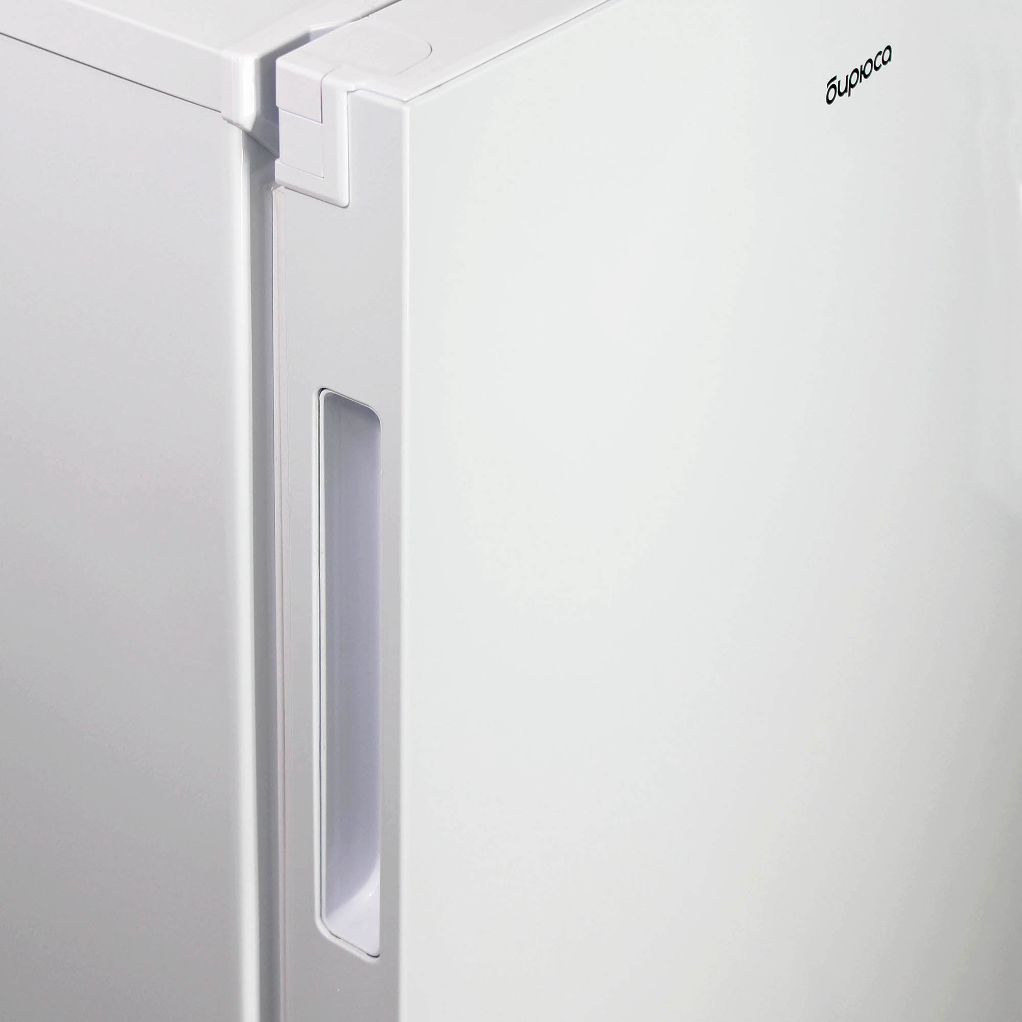 Морозильник вертикальный Бирюса 6048